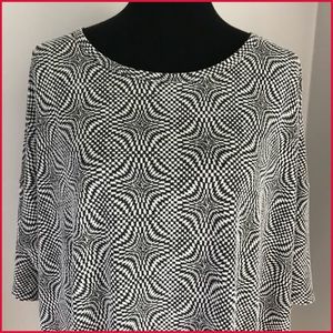 LULAROE Irma Black/White Tunic